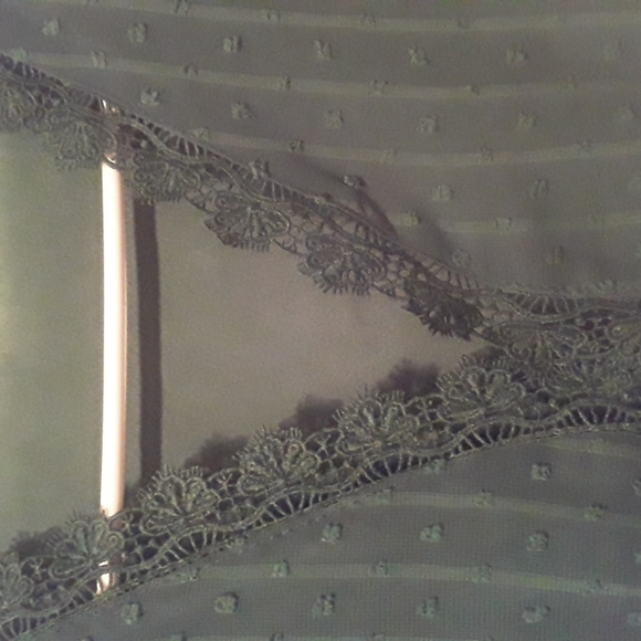 SALE.  Ladies Dainty V-Neck Top. WAS 18.00 - Picture 2 of 5